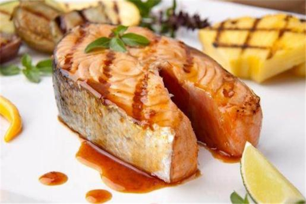 三文魚(yú)隔夜還能吃嗎 看保存狀況