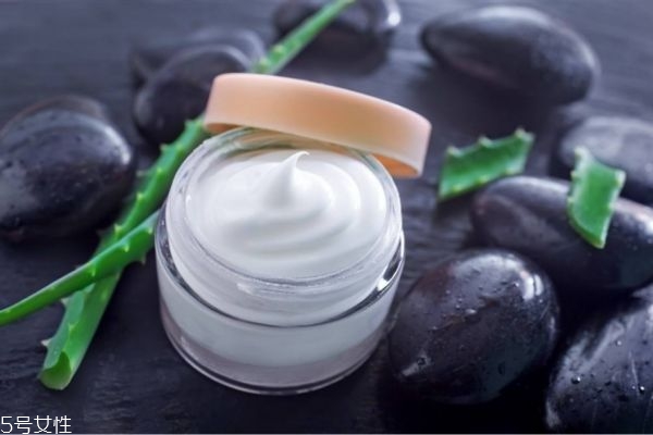 面霜開封一年還能用嗎 面霜保質期一般多久