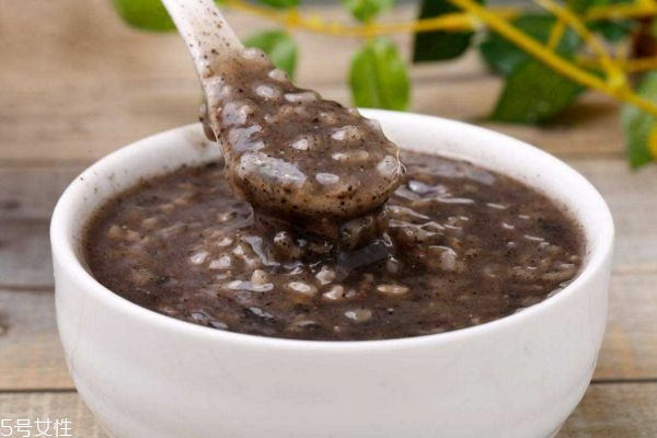 核桃熬粥怎么做好吃 核桃熬粥的功效 核桃熬粥怎么做好吃 核桃熬粥的功效