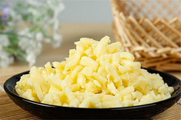 馬蘇里拉奶酪怎么拉絲 溫度很關(guān)鍵 馬蘇里拉奶酪怎么拉絲 溫度很關(guān)鍵