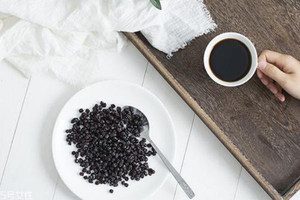 藍(lán)莓果干怎么吃 藍(lán)莓果干的正確吃法 藍(lán)莓果干怎么吃 藍(lán)莓果干的正確吃法