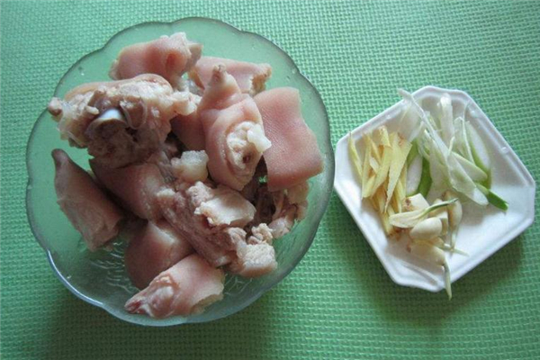 沙姜豬手的做法 豬蹄的另類做法 沙姜豬手的做法 豬蹄的另類做法