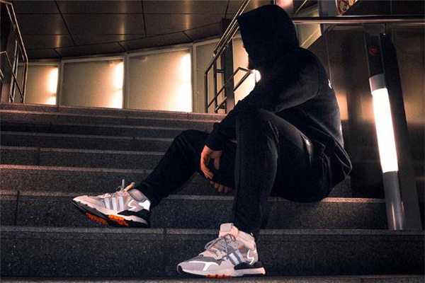 阿迪達(dá)斯nite jogger多少錢(qián) 全新3m反光跑鞋