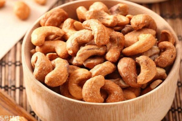 鹽焗腰果怎么做 鹽焗腰果的做法 鹽焗腰果怎么做 鹽焗腰果的做法