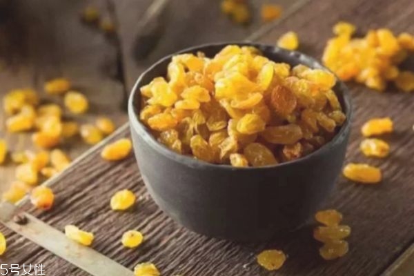 葡萄干生蟲(chóng)了如何處理 葡萄干的吃法及功效