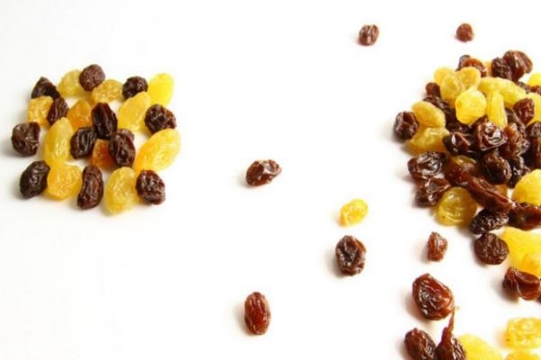 葡萄干和核桃能一起吃嗎 葡萄干適合什么人吃 葡萄干和核桃能一起吃嗎 葡萄干適合什么人吃