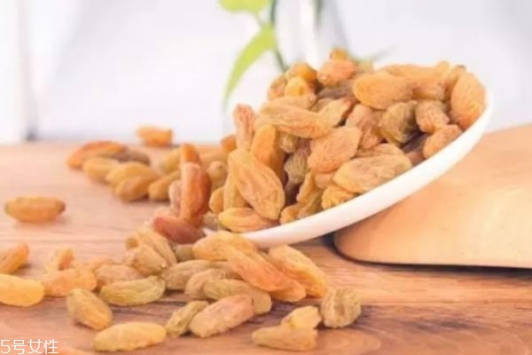 葡萄干生蟲(chóng)了如何處理 葡萄干的吃法及功效