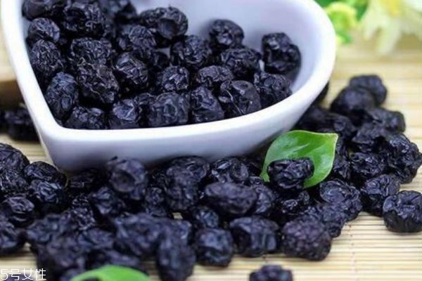 藍(lán)莓果干怎么吃 藍(lán)莓果干的正確吃法 藍(lán)莓果干怎么吃 藍(lán)莓果干的正確吃法