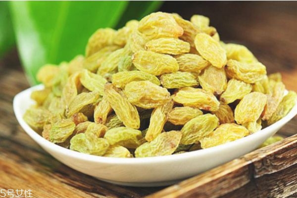 葡萄干生蟲(chóng)了如何處理 葡萄干的吃法及功效