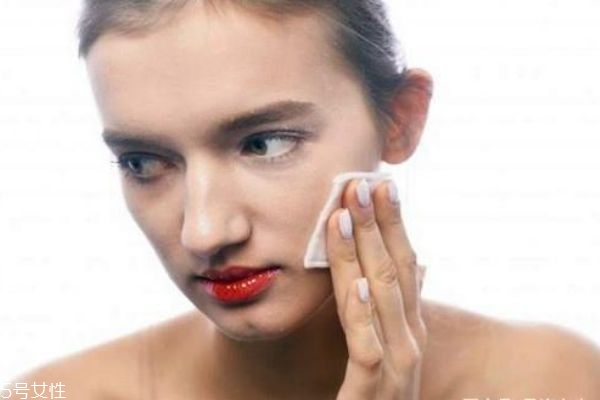 口紅可以用洗面奶卸嗎 一定要用卸妝產(chǎn)品卸 口紅可以用洗面奶卸嗎 一定要用卸妝產(chǎn)品卸