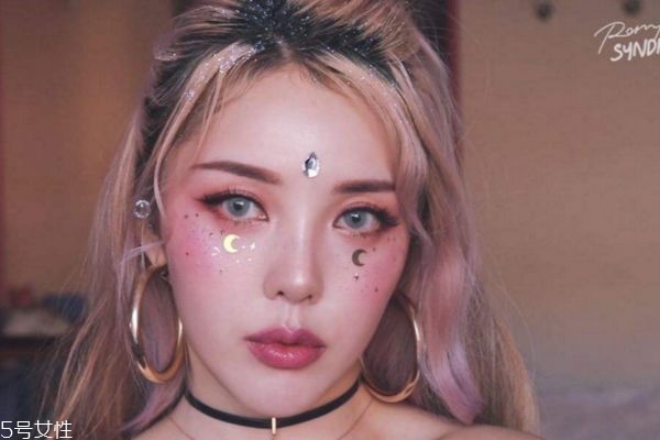 美瞳可以天天戴嗎 美瞳帶久了眼睛會怎么樣 美瞳可以天天戴嗎 美瞳帶久了眼睛會怎么樣