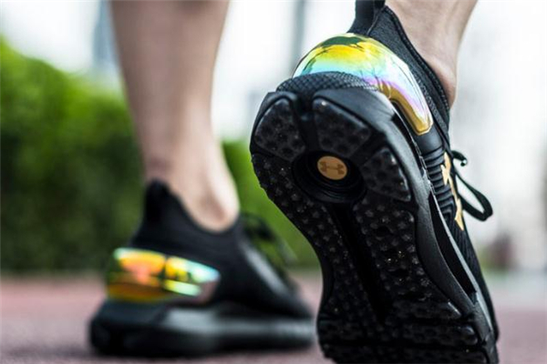 安德瑪hovr phantom評測 ua最新緩震跑鞋 安德瑪hovr phantom評測 ua最新緩震跑鞋