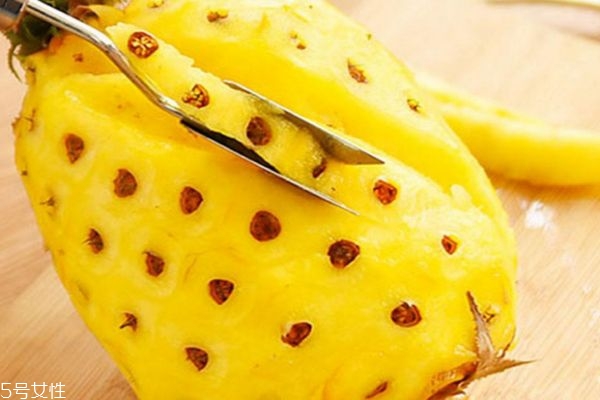 吃菠蘿會(huì)胖嗎 晚上吃菠蘿會(huì)胖嗎 吃菠蘿會(huì)胖嗎 晚上吃菠蘿會(huì)胖嗎