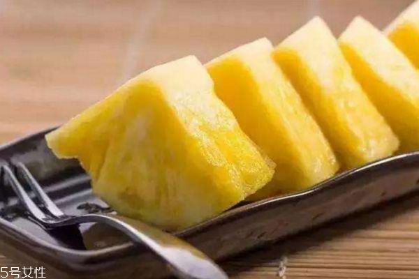 吃菠蘿會(huì)胖嗎 晚上吃菠蘿會(huì)胖嗎 吃菠蘿會(huì)胖嗎 晚上吃菠蘿會(huì)胖嗎