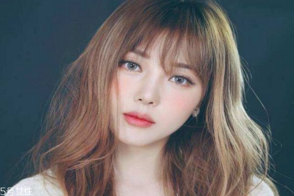 美瞳能戴多長(zhǎng)時(shí)間 美瞳佩戴時(shí)間 美瞳能戴多長(zhǎng)時(shí)間 美瞳佩戴時(shí)間