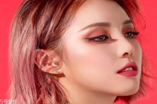 美瞳為什么會(huì)戴著不舒服 美瞳戴著不舒服怎么辦 美瞳為什么會(huì)戴著不舒服 美瞳戴著不舒服怎么辦