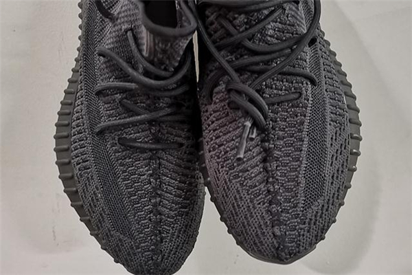 yeezy 350純黑側(cè)透發(fā)售日期 椰子350black發(fā)售信息 yeezy 350純黑側(cè)透發(fā)售日期 椰子350black發(fā)售信息