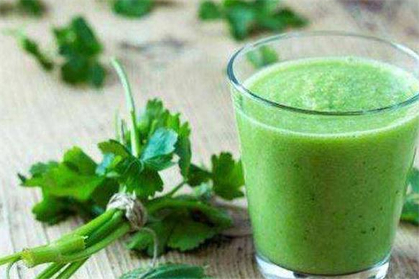 芹菜汁可以空腹喝嗎 促進(jìn)腸道蠕動