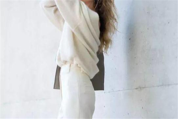 春天白色褲子怎么搭配 讓你氣質(zhì)爆棚 春天白色褲子怎么搭配 讓你氣質(zhì)爆棚