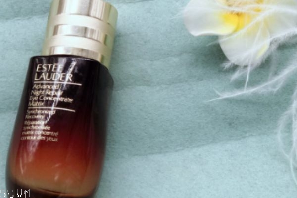 雅詩蘭黛二合一眼部精華怎么用 配合按摩棒使用 雅詩蘭黛二合一眼部精華怎么用 配合按摩棒使用