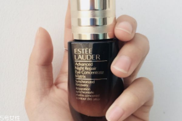 雅詩蘭黛二合一眼部精華怎么用 配合按摩棒使用 雅詩蘭黛二合一眼部精華怎么用 配合按摩棒使用