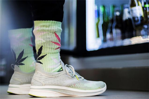 安踏氫跑鞋測評 安踏flashlite跑鞋評測 安踏氫跑鞋測評 安踏flashlite跑鞋評測