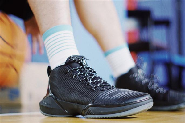 安踏要瘋2實(shí)戰(zhàn)測評 抓地力最強(qiáng)的國產(chǎn)球鞋 安踏要瘋2實(shí)戰(zhàn)測評 抓地力最強(qiáng)的國產(chǎn)球鞋