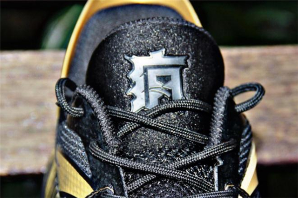 安踏要瘋2實(shí)戰(zhàn)測評 抓地力最強(qiáng)的國產(chǎn)球鞋 安踏要瘋2實(shí)戰(zhàn)測評 抓地力最強(qiáng)的國產(chǎn)球鞋