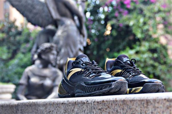 安踏要瘋2實(shí)戰(zhàn)測評 抓地力最強(qiáng)的國產(chǎn)球鞋 安踏要瘋2實(shí)戰(zhàn)測評 抓地力最強(qiáng)的國產(chǎn)球鞋