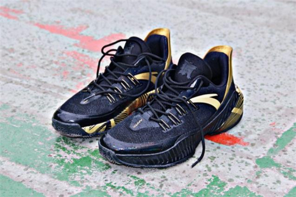 安踏要瘋2實(shí)戰(zhàn)測評 抓地力最強(qiáng)的國產(chǎn)球鞋 安踏要瘋2實(shí)戰(zhàn)測評 抓地力最強(qiáng)的國產(chǎn)球鞋