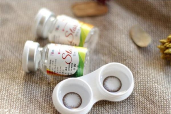 美瞳進(jìn)眼睛里怎么辦 美瞳跑進(jìn)眼睛里面這樣做 美瞳進(jìn)眼睛里怎么辦 美瞳跑進(jìn)眼睛里面這樣做