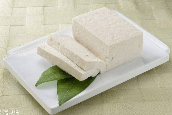 吃豆腐有什么危害 兩種豆腐最好少吃 吃豆腐有什么危害 兩種豆腐最好少吃
