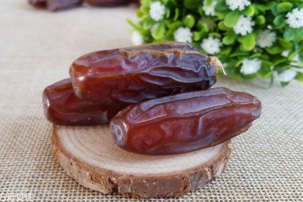 椰棗是哪里產的 椰棗可以泡水喝嗎 椰棗是哪里產的 椰棗可以泡水喝嗎