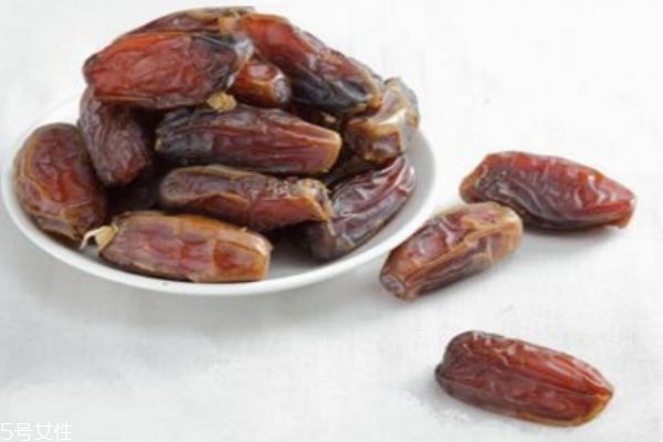 椰棗是哪里產的 椰棗可以泡水喝嗎 椰棗是哪里產的 椰棗可以泡水喝嗎