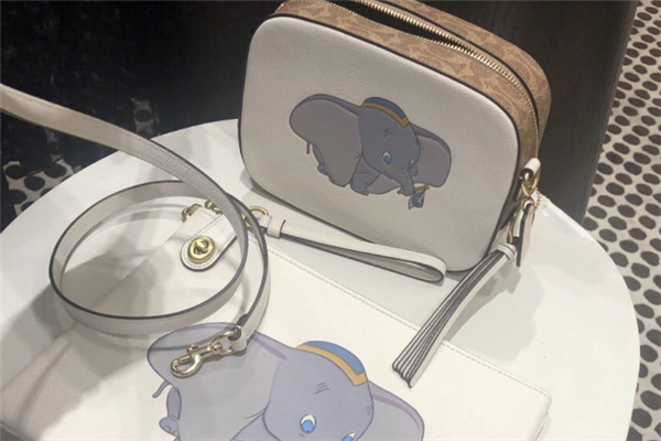 coach小飛象包包多少錢 蔻馳聯(lián)名迪士尼系列 coach小飛象包包多少錢 蔻馳聯(lián)名迪士尼系列