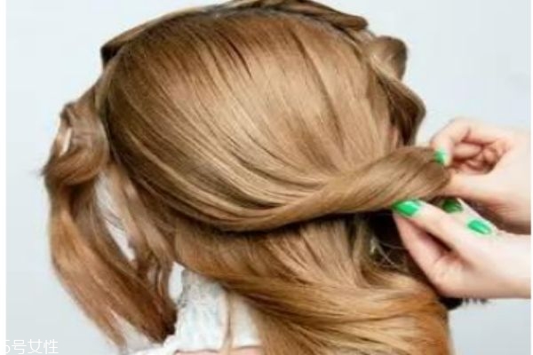 老上海復(fù)古發(fā)型怎么做 復(fù)古上海灘發(fā)型女 老上海復(fù)古發(fā)型怎么做 復(fù)古上海灘發(fā)型女