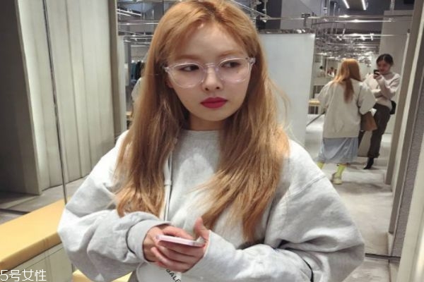 美瞳泡了1個(gè)月還能用嗎 最好不要再帶了 美瞳泡了1個(gè)月還能用嗎 最好不要再帶了