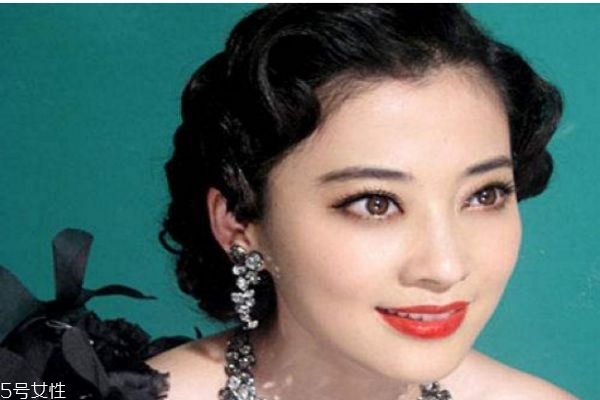 老上海復(fù)古發(fā)型怎么做 復(fù)古上海灘發(fā)型女 老上海復(fù)古發(fā)型怎么做 復(fù)古上海灘發(fā)型女