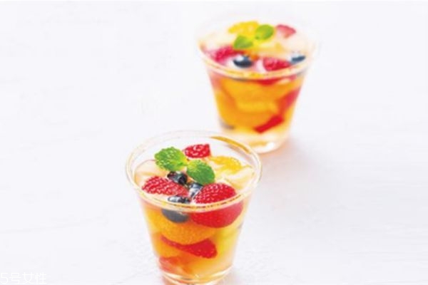 果凍是用什么做的 果凍吃了對(duì)身體有害嗎 果凍是用什么做的 果凍吃了對(duì)身體有害嗎