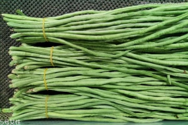 吃豇豆的好處 吃豇豆要注意什么 吃豇豆的好處 吃豇豆要注意什么