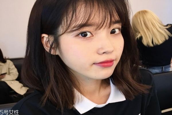 接近黑色的染發(fā)顏色 低調(diào)但是顯氣色的發(fā)色 接近黑色的染發(fā)顏色 低調(diào)但是顯氣色的發(fā)色