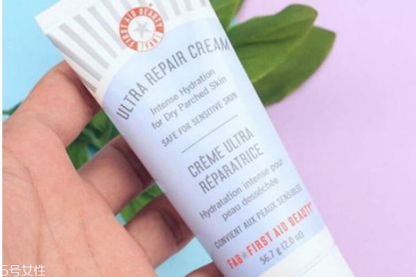 17歲女生用什么護(hù)膚品 適合17歲用的護(hù)膚品 17歲女生用什么護(hù)膚品 適合17歲用的護(hù)膚品