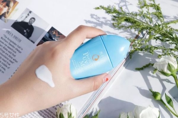 17歲女生用什么護(hù)膚品 適合17歲用的護(hù)膚品 17歲女生用什么護(hù)膚品 適合17歲用的護(hù)膚品