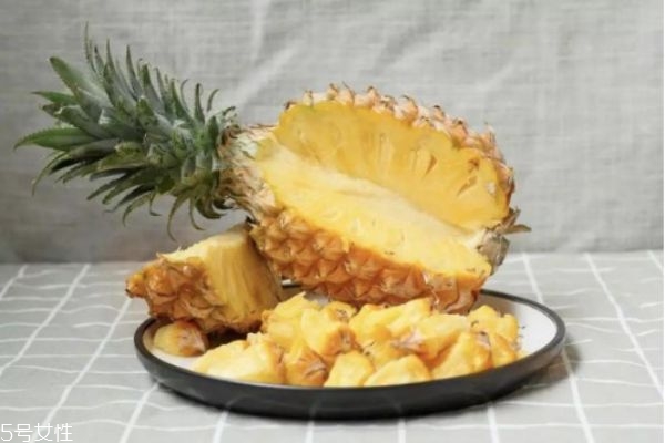 怎么區(qū)分菠蘿和鳳梨 菠蘿和鳳梨有什么不同 怎么區(qū)分菠蘿和鳳梨 菠蘿和鳳梨有什么不同