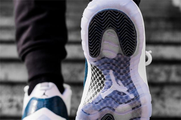 aj11 low藍(lán)蛇開箱測(cè)評(píng) aj11 low藍(lán)蛇實(shí)物上腳 aj11 low藍(lán)蛇開箱測(cè)評(píng) aj11 low藍(lán)蛇實(shí)物上腳