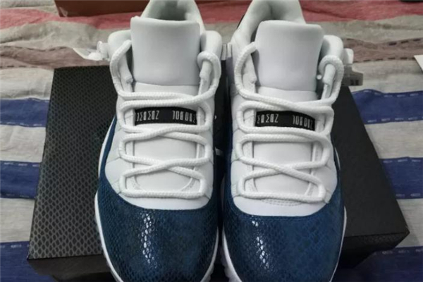 aj11 low藍(lán)蛇開箱測(cè)評(píng) aj11 low藍(lán)蛇實(shí)物上腳 aj11 low藍(lán)蛇開箱測(cè)評(píng) aj11 low藍(lán)蛇實(shí)物上腳