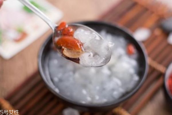 銀耳要泡多久才可以煮 吃銀耳有什么好處 銀耳要泡多久才可以煮 吃銀耳有什么好處