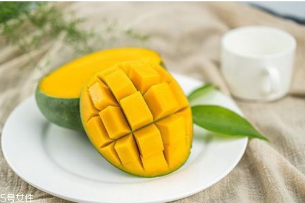 睡前吃芒果好不好 睡前吃芒果注意適量 睡前吃芒果好不好 睡前吃芒果注意適量