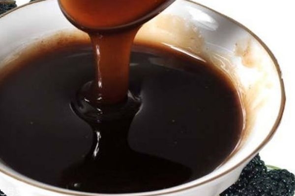 桑葚干泡水喝的功效 桑葚泡水喝的禁忌 桑葚干泡水喝的功效 桑葚泡水喝的禁忌