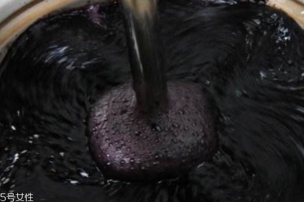 桑葚干泡水一天需幾顆 桑葚干泡水喝的好處 桑葚干泡水一天需幾顆 桑葚干泡水喝的好處